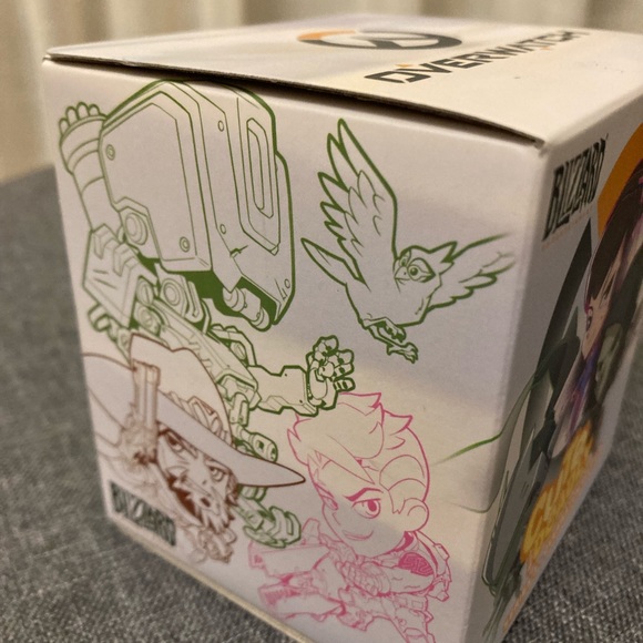 Cute But Deadly miniature action figure - Picture 2 of 6